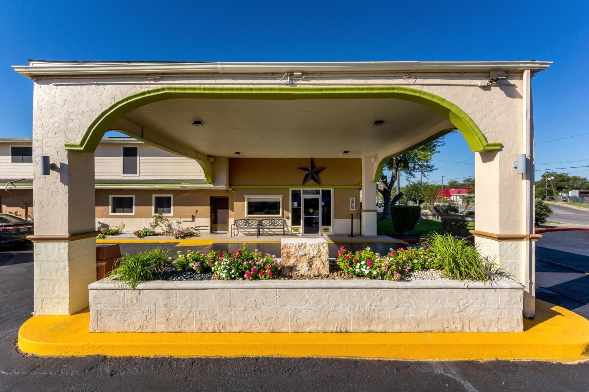 Rodeway Inn San Antonio Lackland Afb - Seaworld Exterior photo