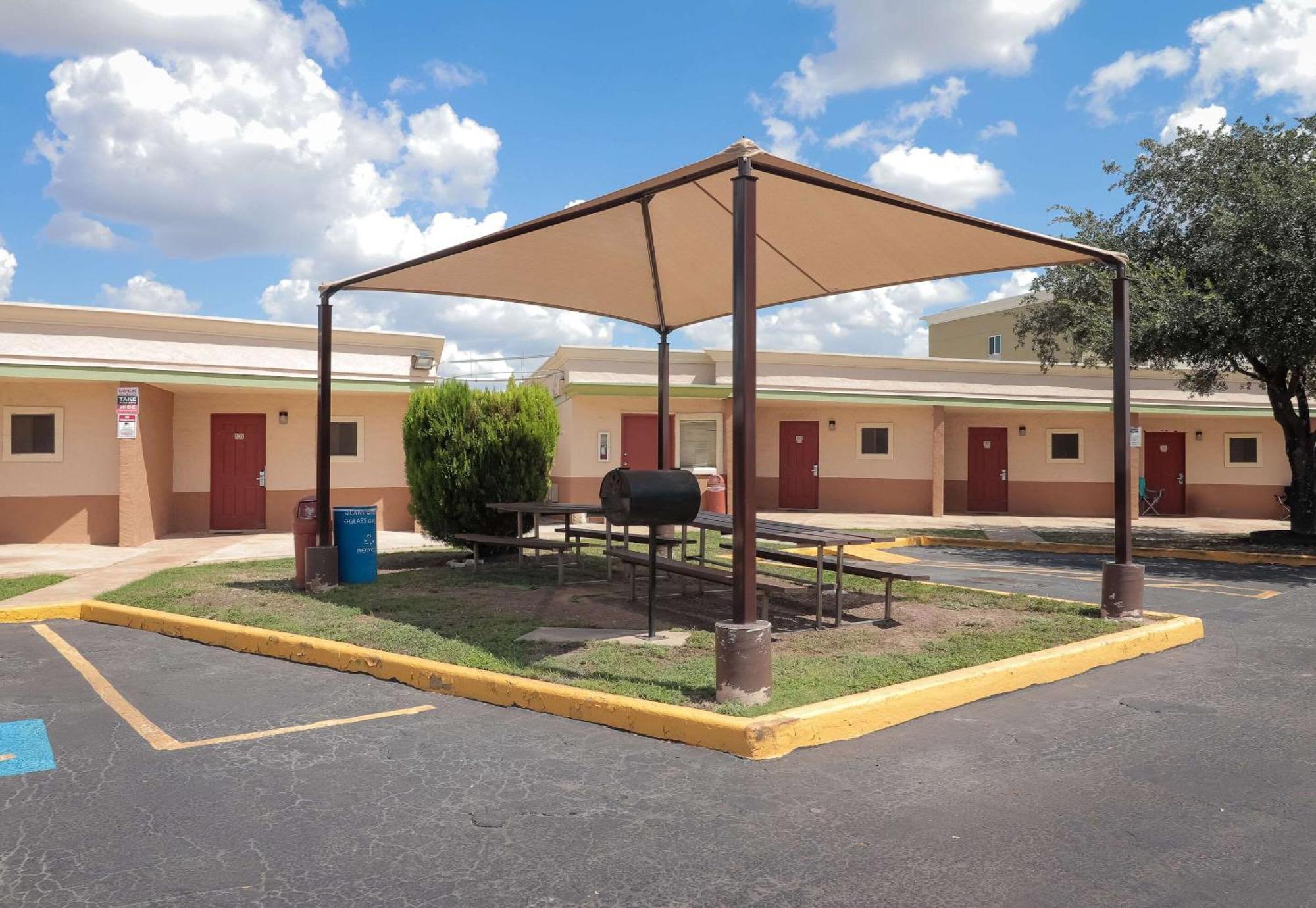 Rodeway Inn San Antonio Lackland Afb - Seaworld Exterior photo